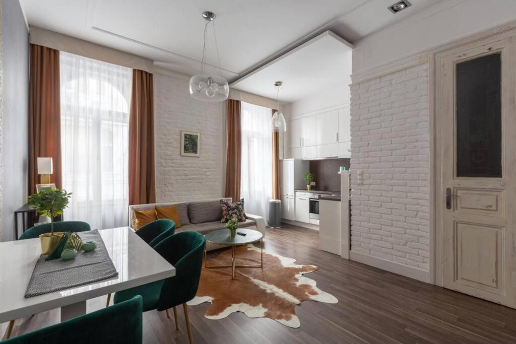 Chic, Captivating Space Budapest Ngoại thất bức ảnh
