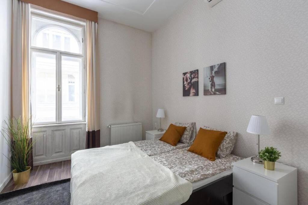 Chic, Captivating Space Budapest Ngoại thất bức ảnh